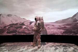 模特自我介绍视频(去“太空”走秀？这场家门口的才艺表演等你参与)