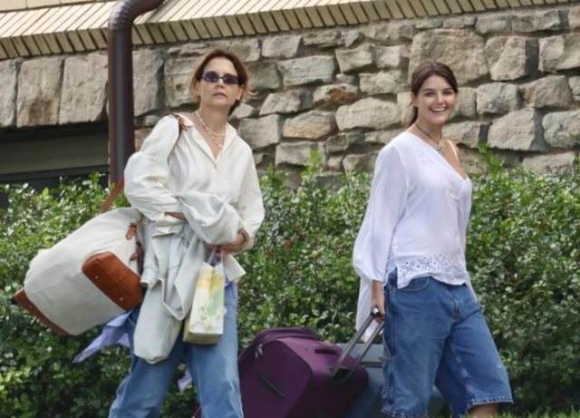 阿汤哥的女儿：18岁身高超过1.7米，长得越来越像母亲很漂亮