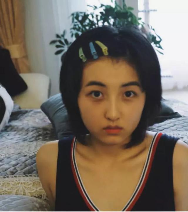 17岁的张子枫为黑眼圈操碎了心,而你还在没日没夜加班玩游戏?