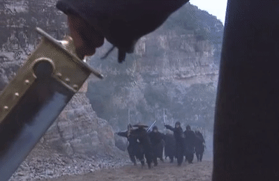 97版和03版乔峰放在一起，音乐一响，吹风机一动，差距就出来了