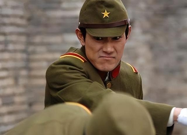 这个演鬼子的日本人火了！老婆重庆人女儿中国籍，围攻后被扒底