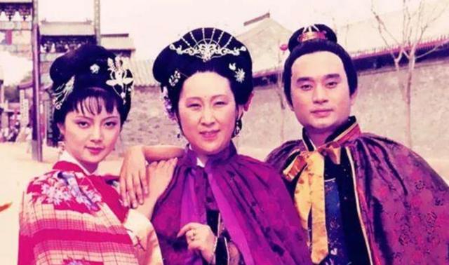 《红楼梦》里的金寡妇与薛姨妈，两个带坏了孩子的单亲妈妈