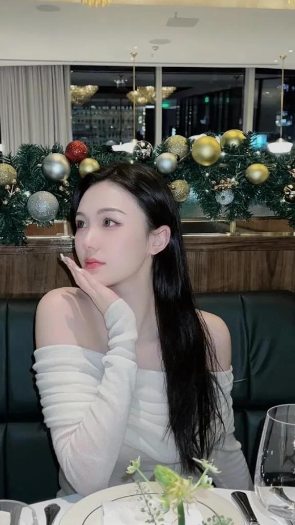 30 岁丰腴少妇，气质与美貌并存的尤物！