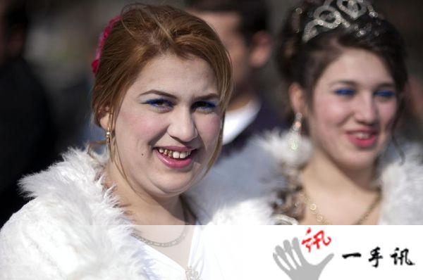 保加利亚新娘集市上演爱情买卖 当地人称新娘市场