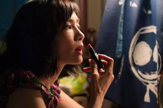 他的处女作帮助她战胜巩俐