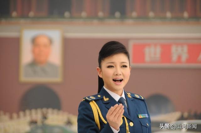 她是军旅歌唱家，身材丰满被称“中年杀手”，今转身成北电教授！