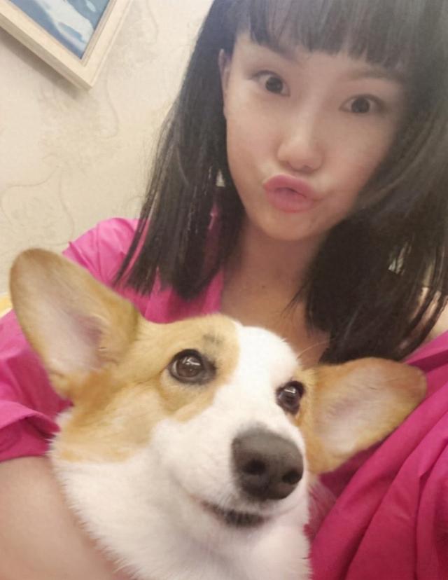 黄龄许嵩有情况？黄龄分享与狗狗合照，网友：许嵩家的