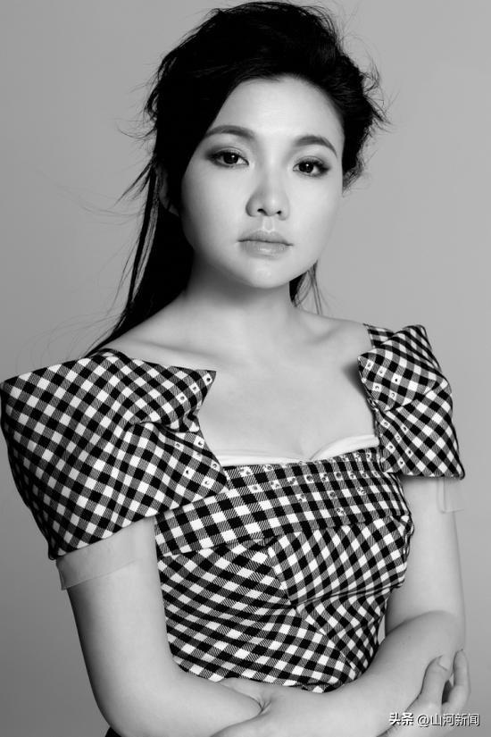 她是军旅歌唱家，身材丰满被称“中年杀手”，今转身成北电教授！