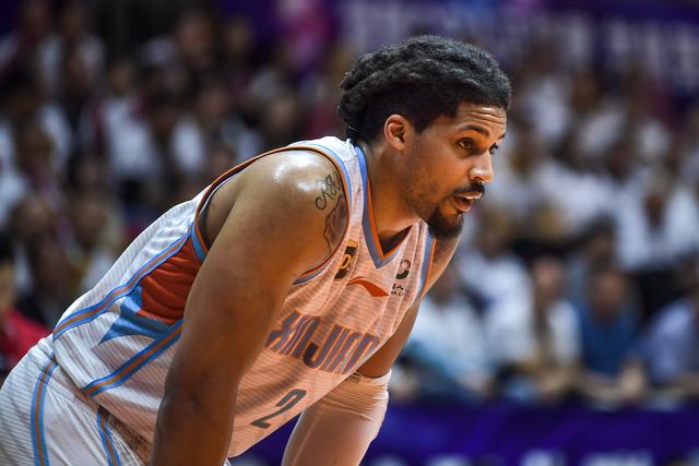 约基奇8年前坐稳首发后队友今何在？6人来过CBA 高圆圆正练习柔术