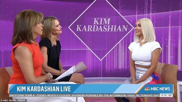 金·卡戴珊穿贴身裤秀“三色臀”,自爆连瘦19斤,否认撑坏梦露裙