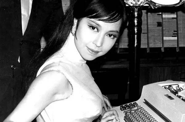 此人是亚洲第一艳星，全裸出镜，当过间谍，后成中国卫星导航之母