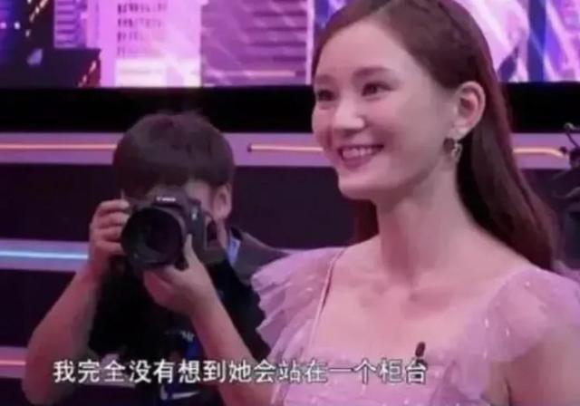 《红苹果乐园》女主萧晴不结婚不买房不焦虑，女人就该叛逆地活着