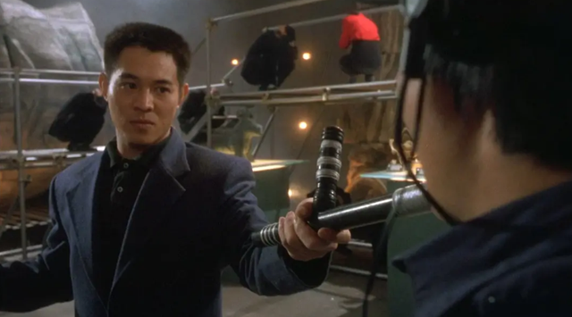 1995年洪金宝联手元彪，与李连杰对决警匪片，却搞垮了自己的公司