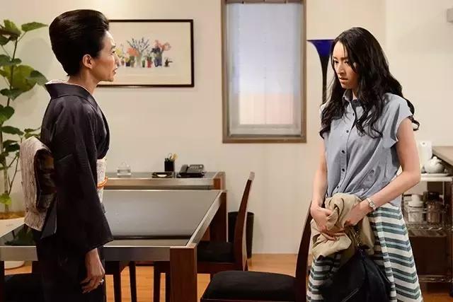 愉快的连衣裙 不愉快的果实