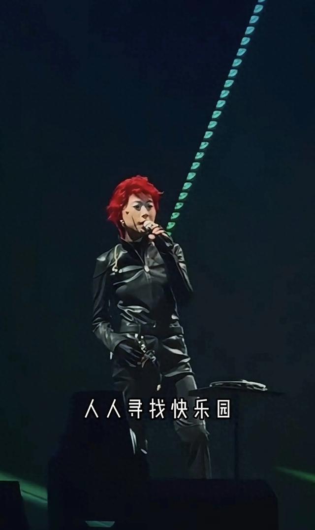 窦唯现状曝光：隐居阿那亚，秃顶头发花白索性剃光头，偶尔会演出