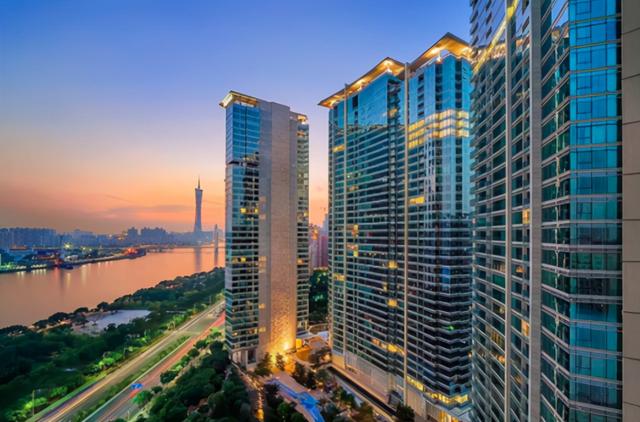 18岁当汤臣总裁:身价千亿颜值爆表,和王思聪有“天壤之别”