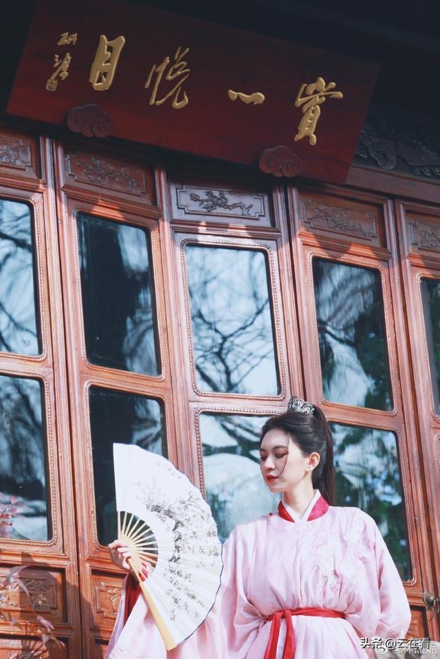 上海戏剧学院美女主持人林杰妮迷人美照欣赏，真好看