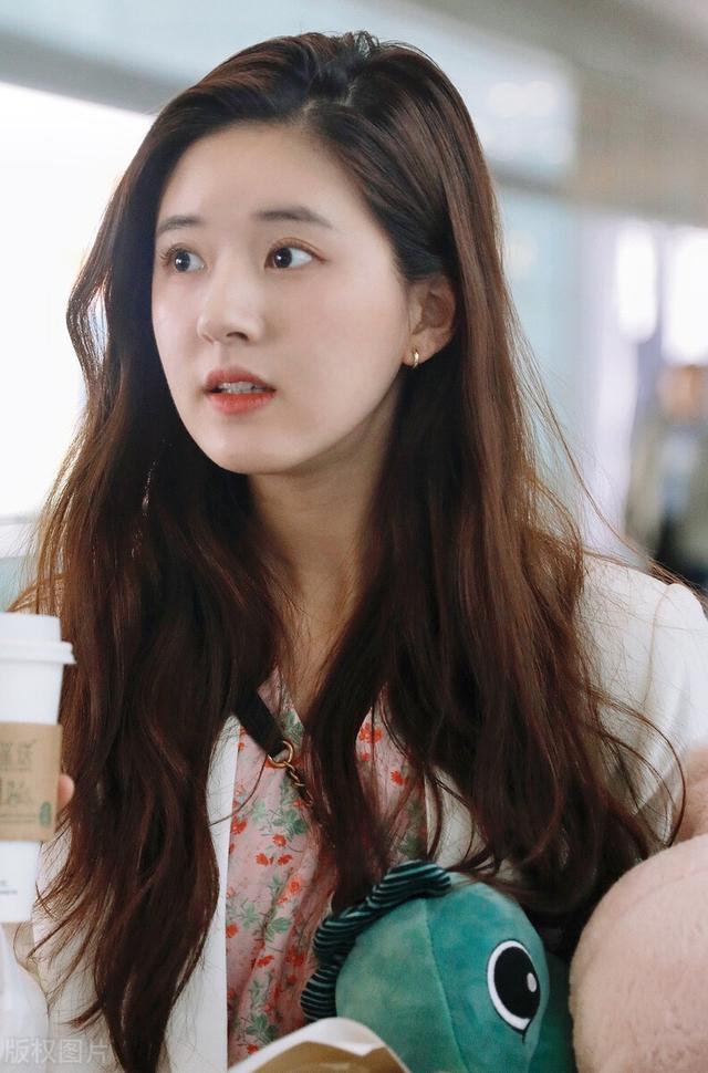 四川走出来的5大美女，个个美若天仙，你最喜欢谁？