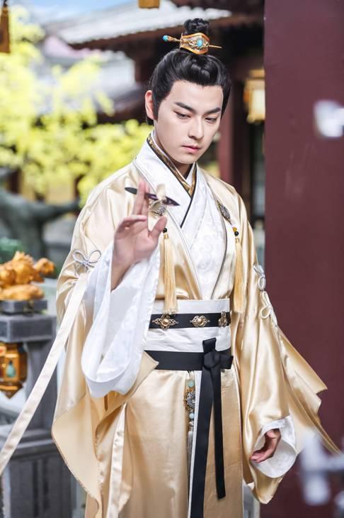 《将军请上榻》杀青 袁志颖古装扮相被赞高颜值