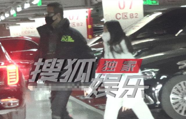 汪峰次女汪璟怡罕露面，贴心挑首饰为章子怡庆生，长相遗传康作如