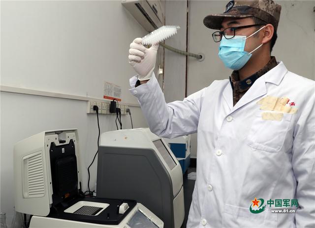 文职博士后张章：12年后，他终于和战友并肩上战场