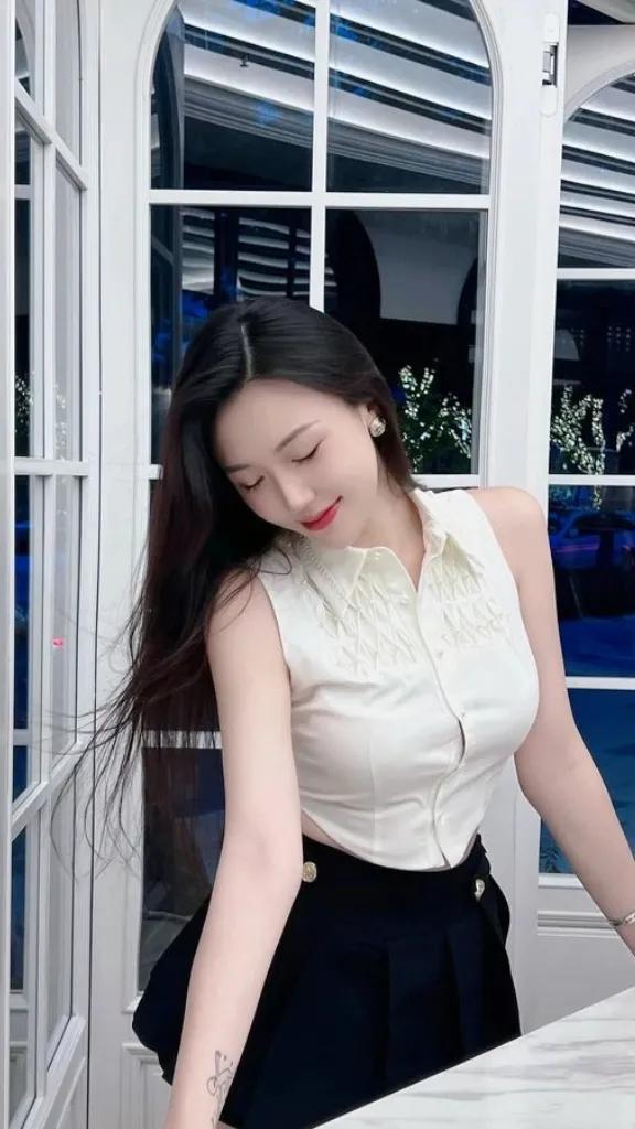 30 岁丰腴少妇，气质与美貌并存的尤物！