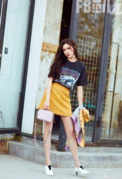 宋妍霏越来越潮!穿露脐装配牛仔裤,简直时髦到飞起