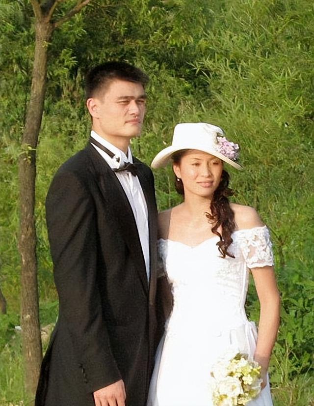 相比与劳伦，姚明选择叶莉才是明智的，但女儿的美国国籍惹争议