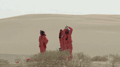 真实版“荒野求生”!10名中国航天员正在沙漠开展野外生存训练