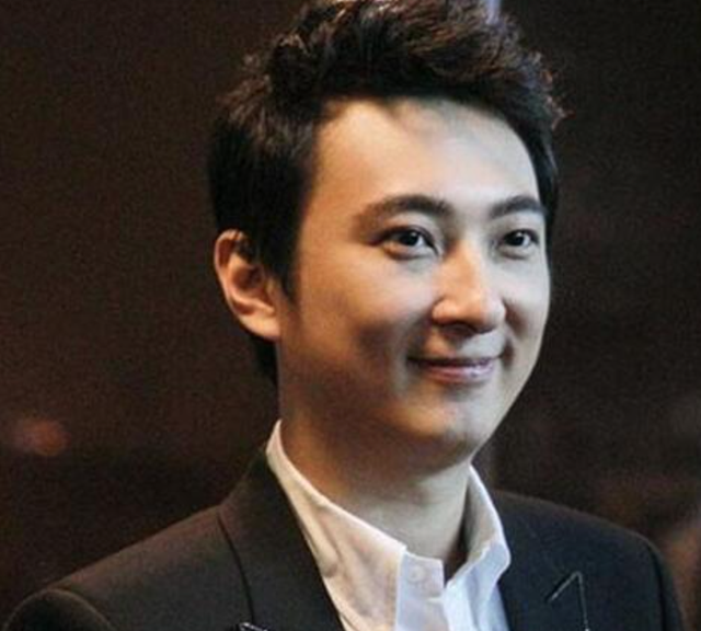 遭王思聪殴打的女孩武迪发声，见义勇为惹其不满，受伤处淤青明显