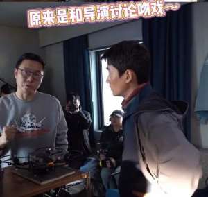 父子电影吻戏(亲完就跑真刺激朱一龙焦俊艳《峰爆》吻戏曝光)