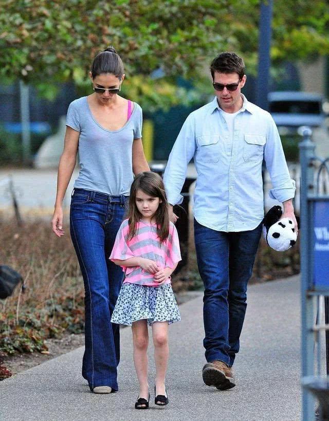 阿汤哥的女儿：18岁身高超过1.7米，长得越来越像母亲很漂亮