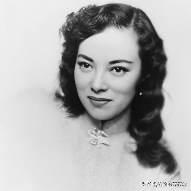 她是红极一时的民国女明星，事后查实其身份竟然是日本人