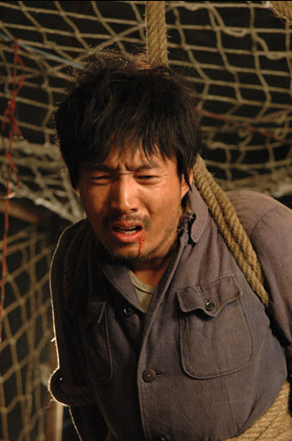 他是曾黎前男友,被韩国美女倒追,从机修工到影帝的他有何魅力?