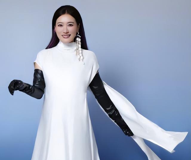 12次登上春晚，6次献唱奥运，嫁给院士邓中翰的谭晶如今怎样了？