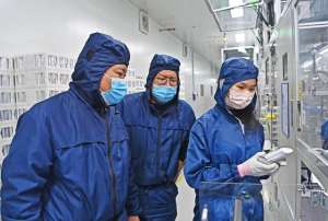 王东林(新华全媒+·新春走基层｜动力电池车间主任的一天)