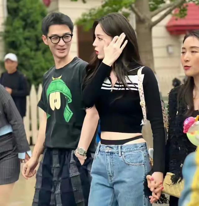 娜扎丁字裤外露，还怒怼网友管得宽，是“荡妇”，还是另有缘由？