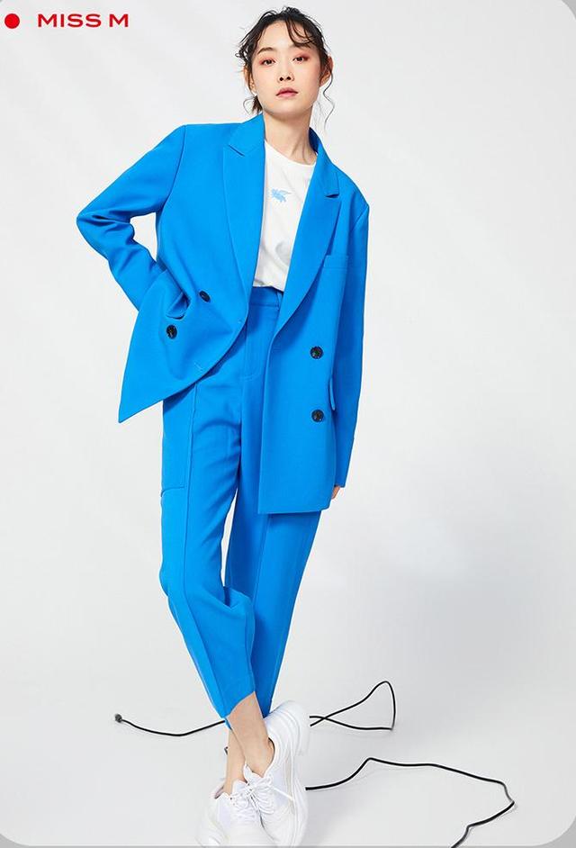 简约干练的职业套装穿搭 让你成为职场女神