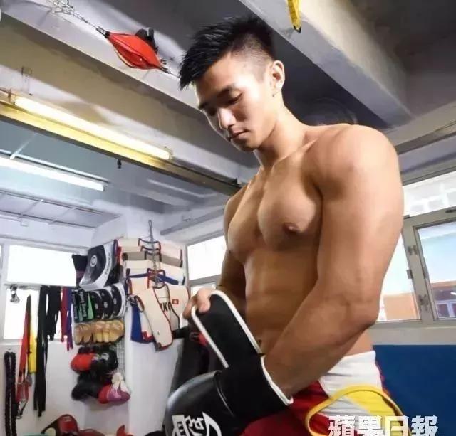 奶凶小狼狗和教练“基情”满满， 真是个单纯大男孩！