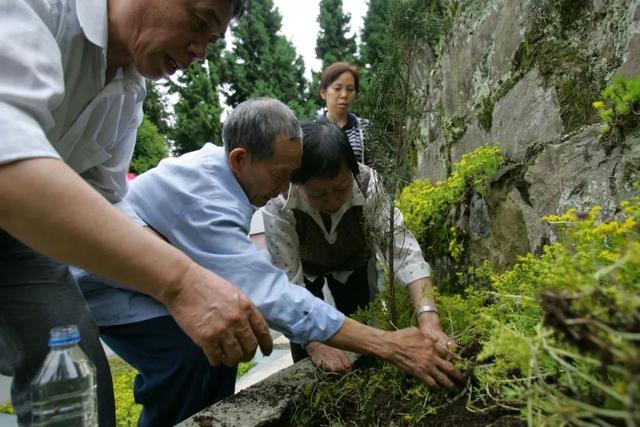 那位找了烈士儿子30年的父亲，也走了……