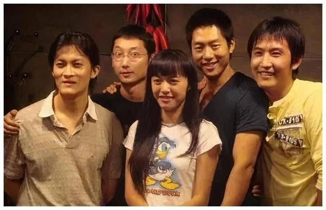 演员杨志刚：娶小师妹张静，每月工资都上交，如今他过得怎么样？