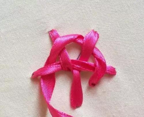 美不胜收的丝带绣,会不会针法都可学会,快收藏!附7款花叶针法