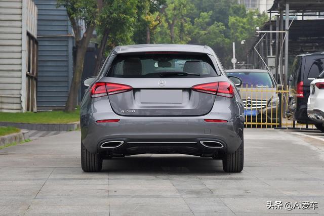 小排量增压油耗5.6L，进口奔驰家用车，低价入门，带你看奔驰A级