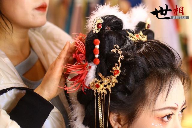 世相丨汉服妆造师萱萱：复原旧颜 为传统文化“妆”点
