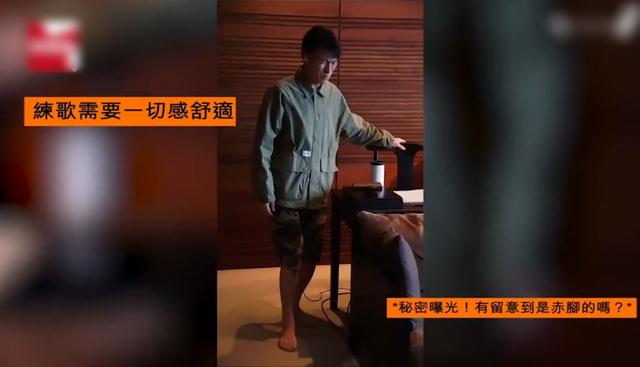 刘德华庆生视频曝光，61岁依旧搞怪可爱，生日当天行程满满，唱k放松