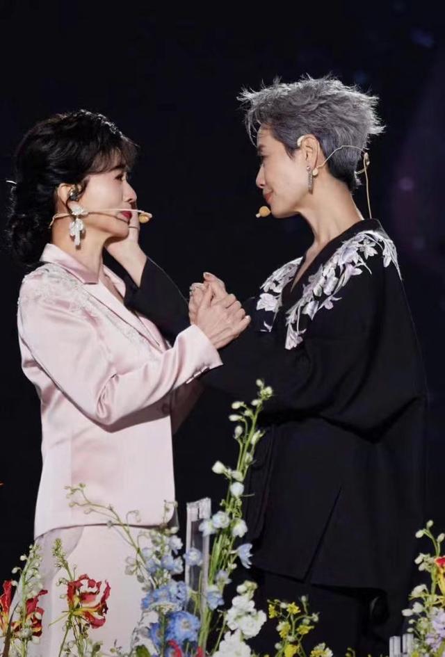 看完镇江三日情缘，才明白赵雅芝叶童为什么是顶流，两人太有实力