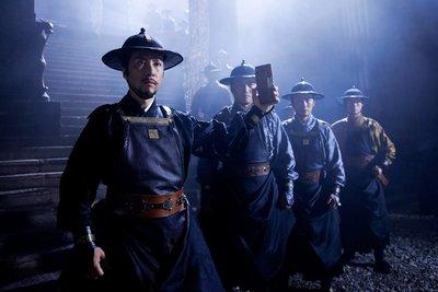 《锦衣之下》里陆绎不过是四品官,为何活成谁都不敢惹的样子