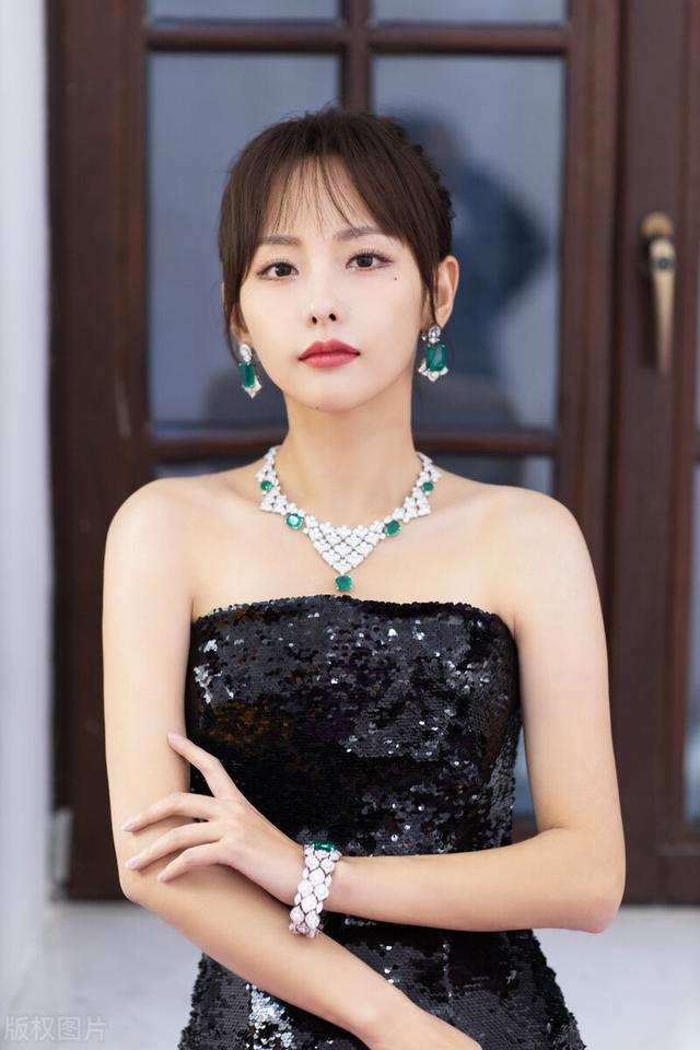 四川走出来的5大美女，个个美若天仙，你最喜欢谁？