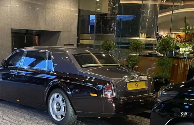 发掘港星的娱乐大亨，每天出门带5万现金，1350万买车牌创纪录