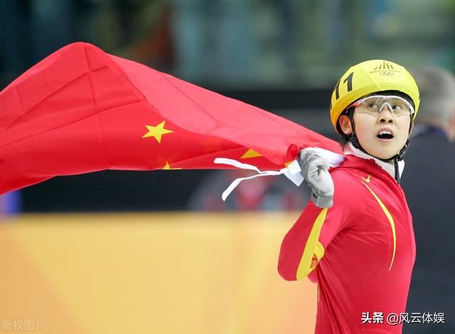 50万韩民请愿总统府，韩国队员下跪道歉，看看韩国有多脏